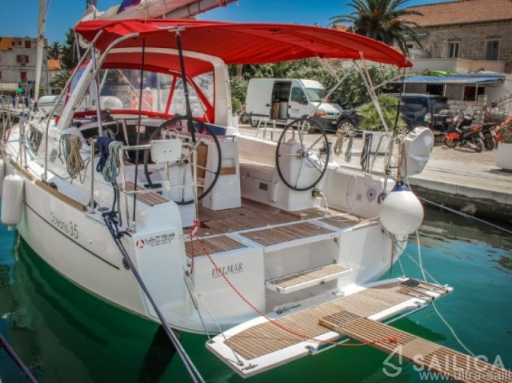 Oceanis 35 - Yacht Charter Sailica