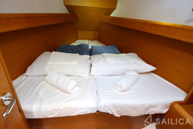 Sun Odyssey 389 - Yacht Charter Sailica