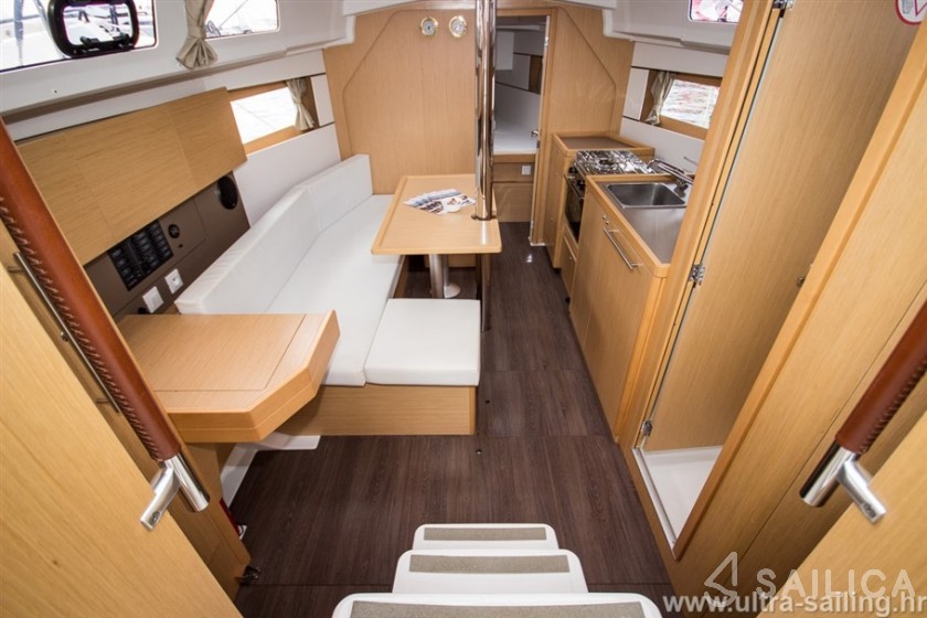 Oceanis 35 - Yacht Charter Sailica