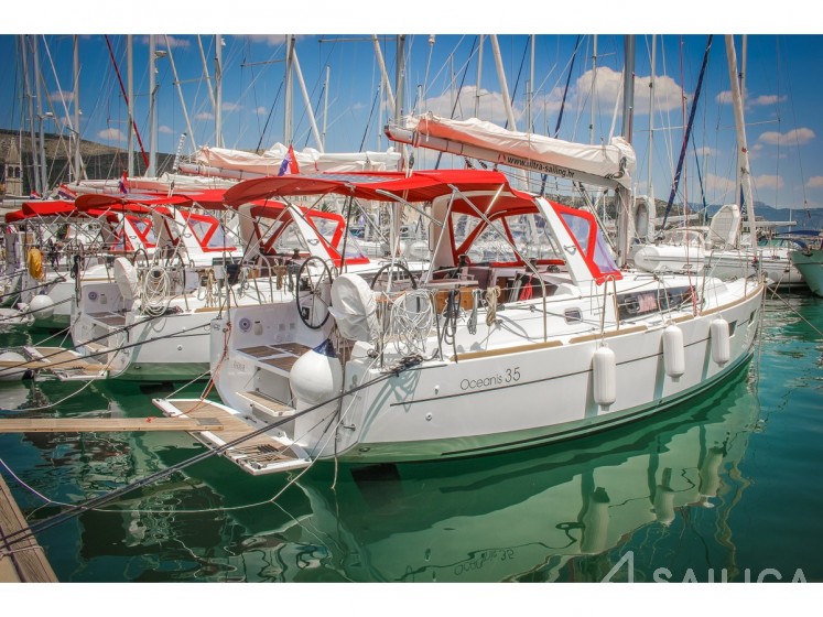 Oceanis 35 - Yacht Charter Sailica