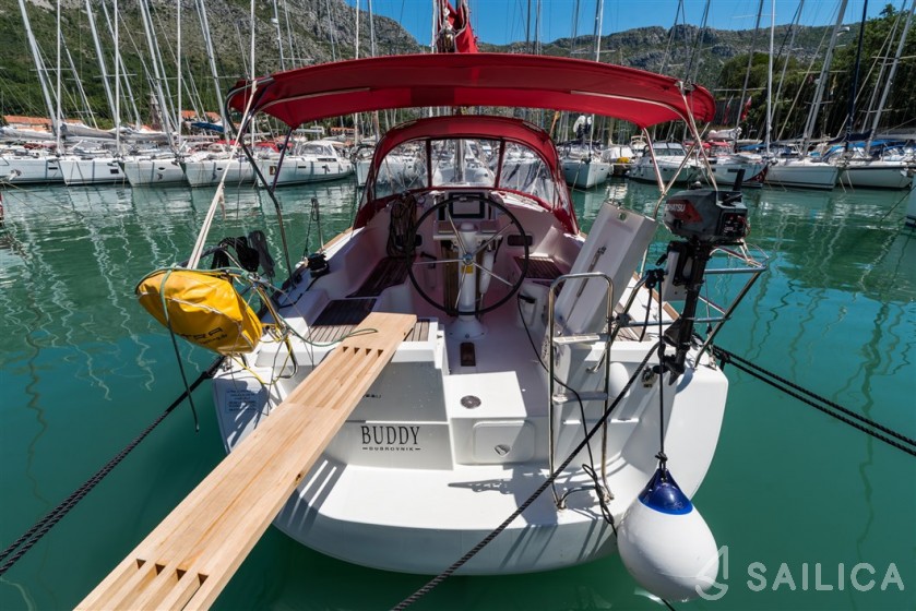 Oceanis 31 - Yacht Charter Sailica