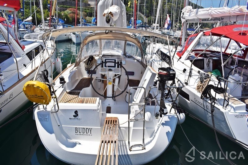 Oceanis 31 - Yacht Charter Sailica