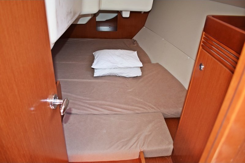 Oceanis 31 - Yacht Charter Sailica