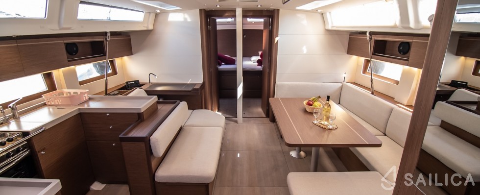 Oceanis 51.1 - Yacht Charter Sailica