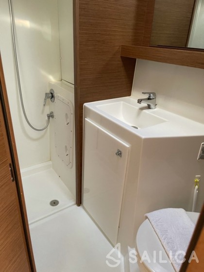 Lagoon 42 - Yacht Charter Sailica