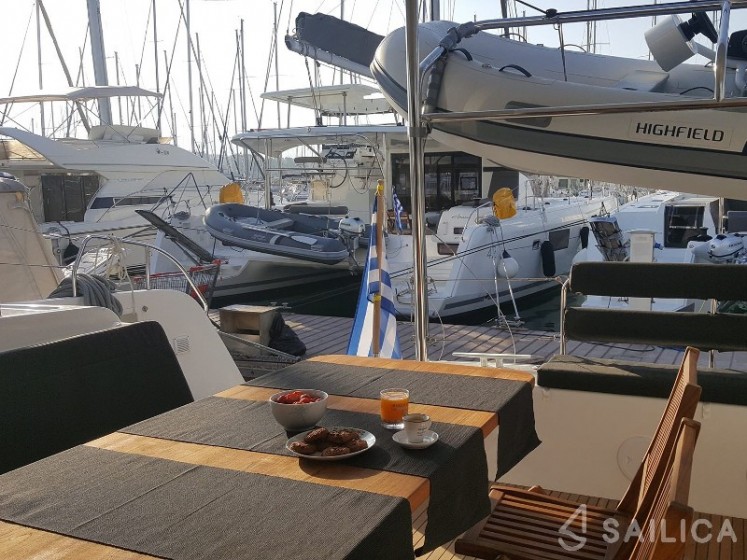 Lagoon 42 - Yacht Charter Sailica