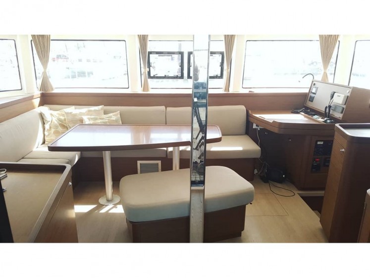 Lagoon 42 - Yacht Charter Sailica