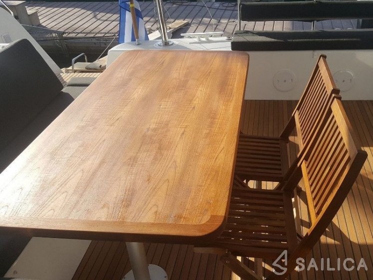 Lagoon 42 - Yacht Charter Sailica