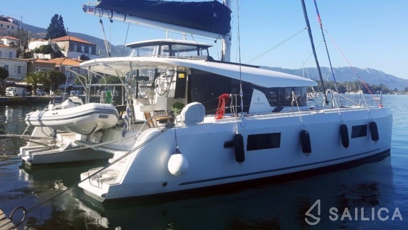 Lagoon 42 - Yacht Charter Sailica