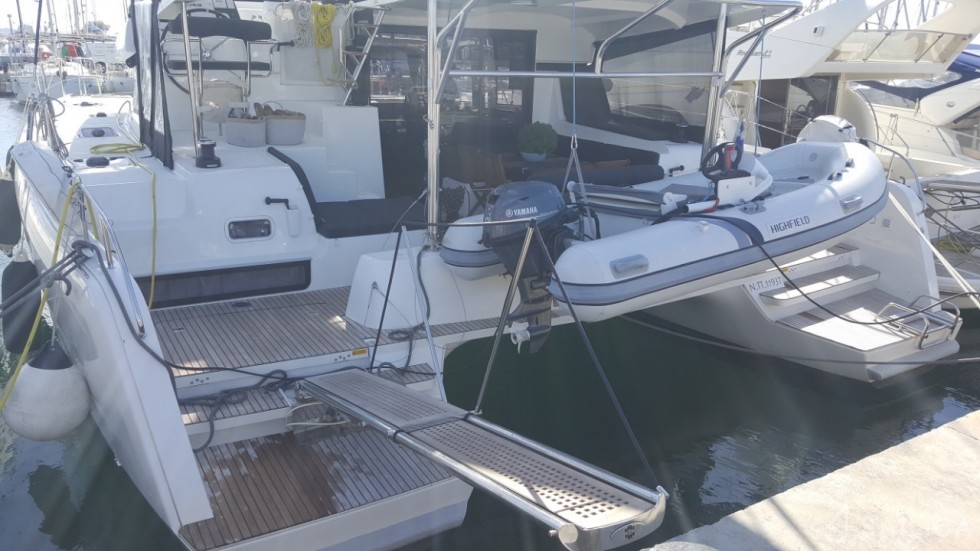 Lagoon 42 - Yacht Charter Sailica