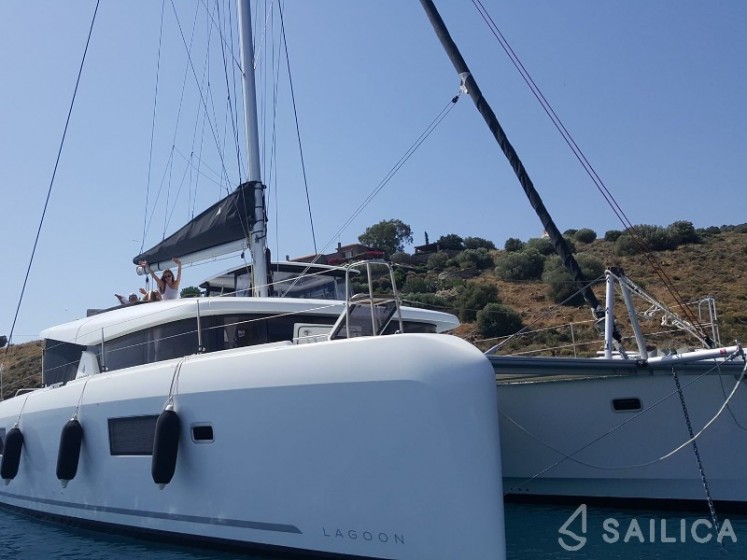 Lagoon 42 - Yacht Charter Sailica