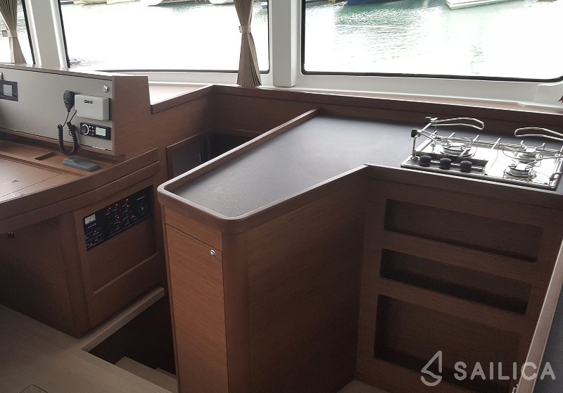 Lagoon 42 - Yacht Charter Sailica