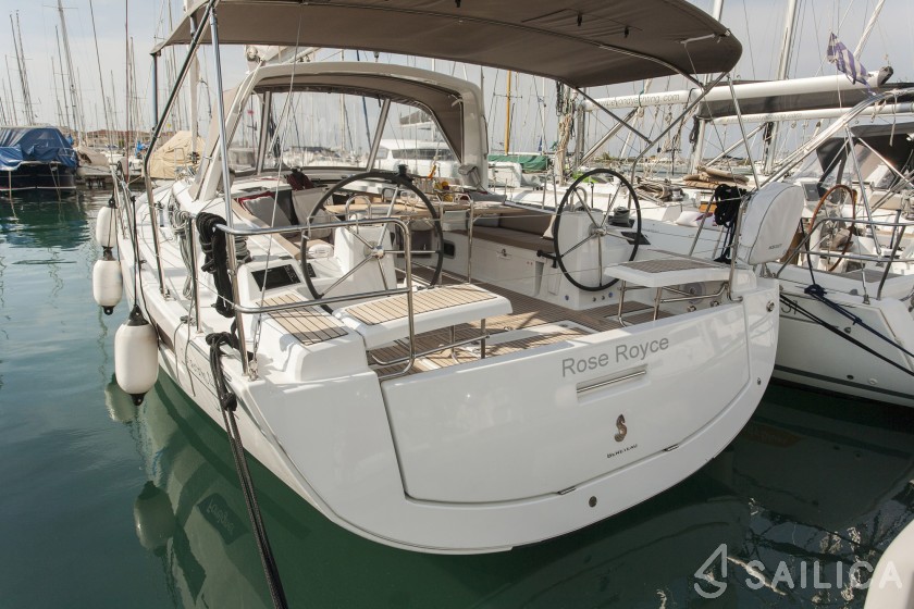 Oceanis 41.1 - Yacht Charter Sailica