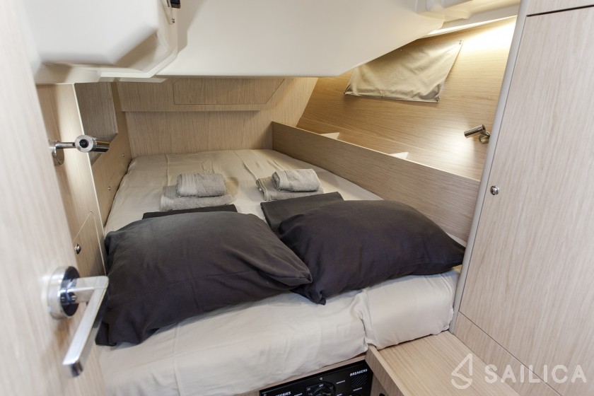 Oceanis 41.1 - Yacht Charter Sailica