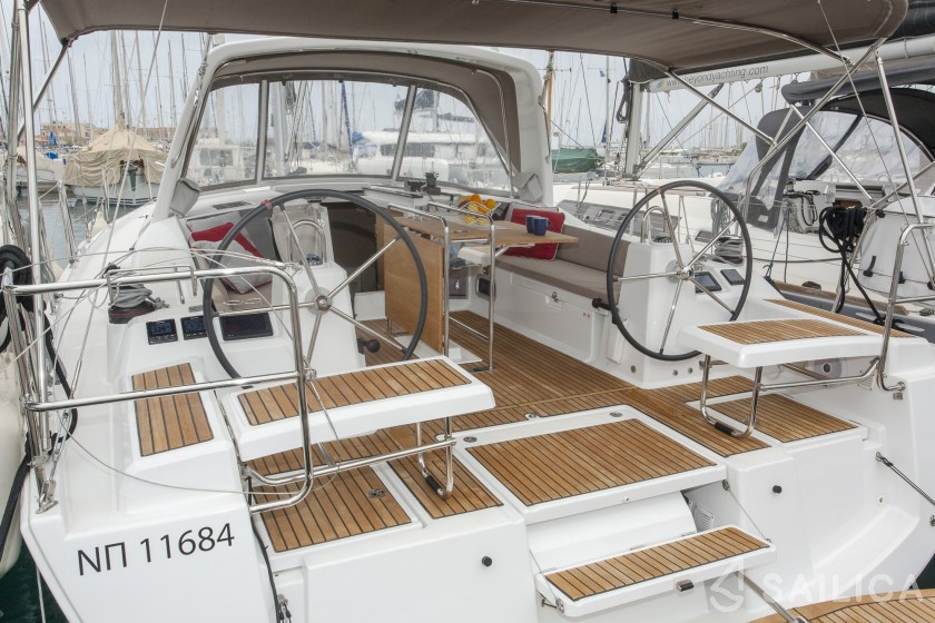 Oceanis 41.1 - Yacht Charter Sailica