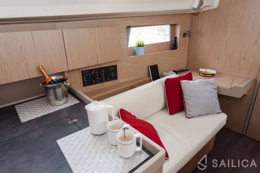 Oceanis 41.1 - Yacht Charter Sailica