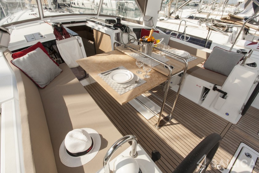Oceanis 41.1 - Yacht Charter Sailica