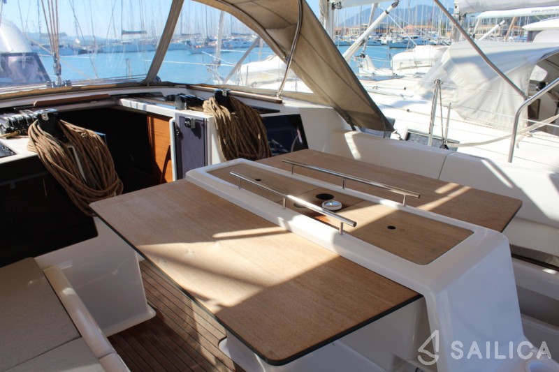 Dufour 412 GL - Yacht Charter Sailica