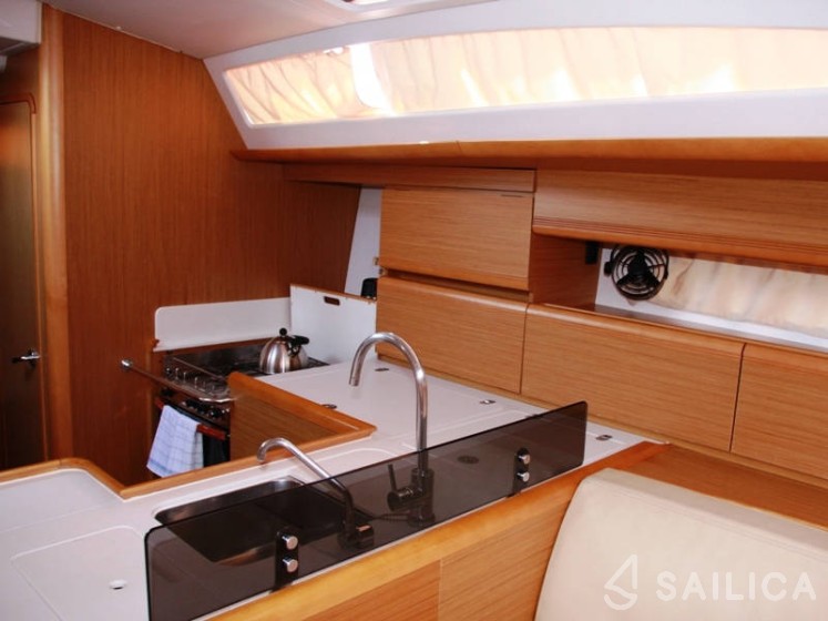 Jeanneau 53 - Yacht Charter Sailica