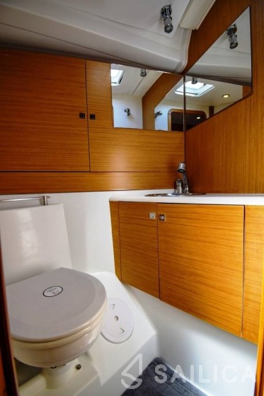 Jeanneau 53 - Yacht Charter Sailica