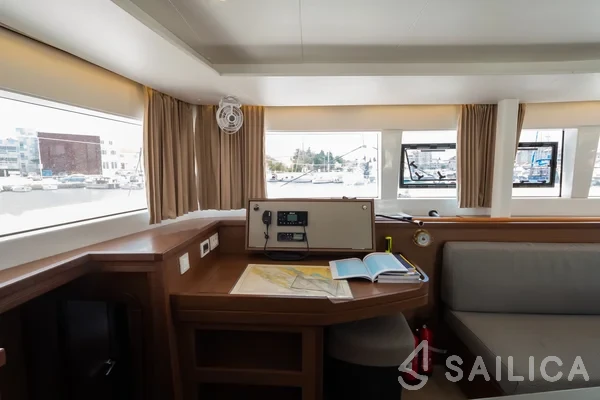 Lagoon 450  Flybridge - Yacht Charter Sailica