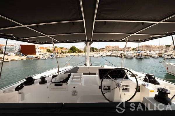 Lagoon 450  Flybridge - Yacht Charter Sailica