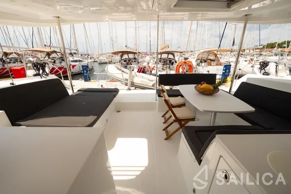 Lagoon 450  Flybridge - Yacht Charter Sailica