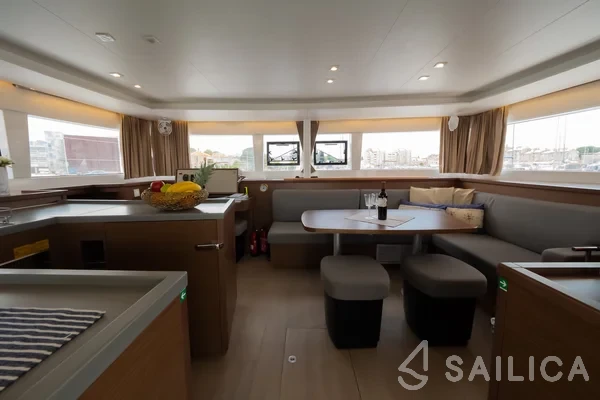 Lagoon 450  Flybridge - Yacht Charter Sailica