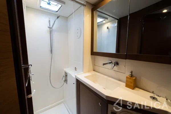 Lagoon 450  Flybridge - Yacht Charter Sailica
