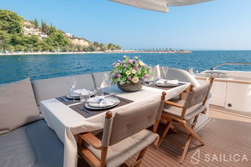 Princess 72 Fly - Yacht Charter Sailica