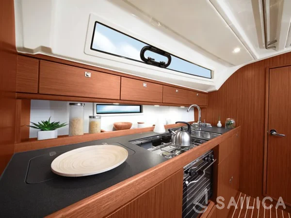 Bavaria 41 Cruiser - Yacht Charter Sailica