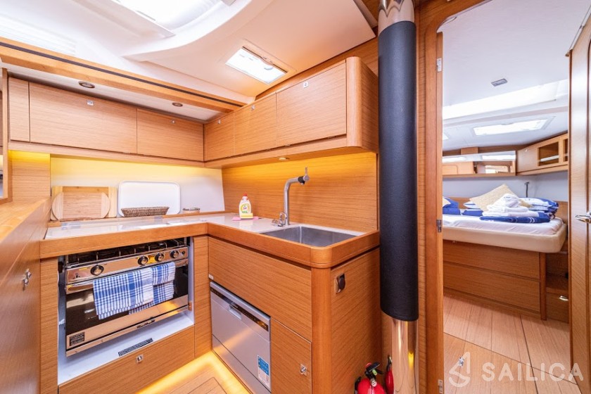 Dufour 520 GL - Yacht Charter Sailica