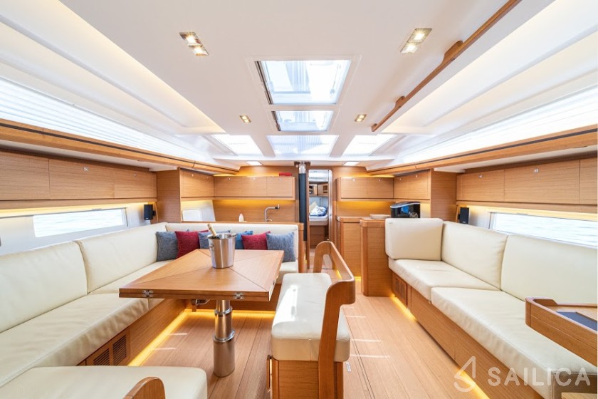 Dufour 520 GL - Yacht Charter Sailica