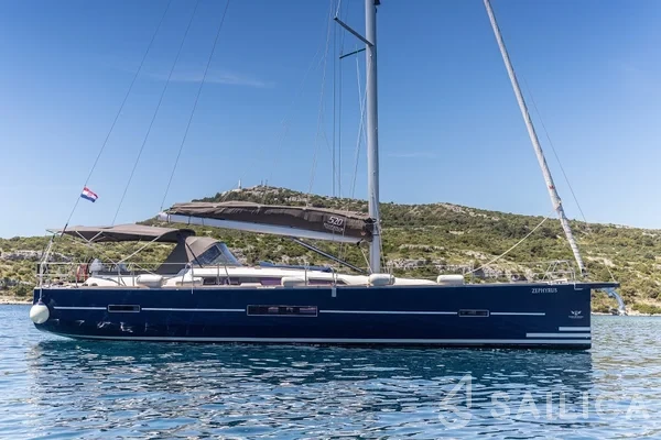 Dufour 520 GL - Yacht Charter Sailica