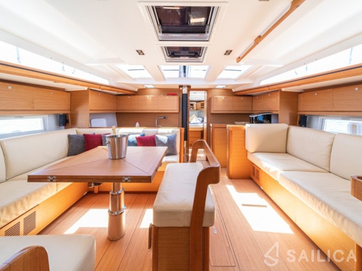 Dufour 520 GL - Yacht Charter Sailica