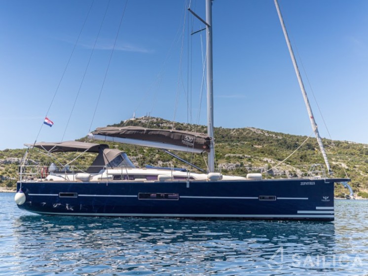 Dufour 520 GL - Yacht Charter Sailica