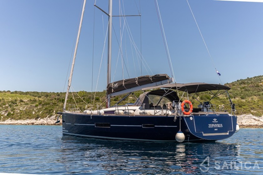 Dufour 520 GL - Yacht Charter Sailica