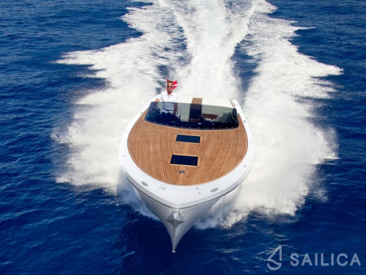 Frauscher 1017 GT - Yacht Charter Sailica