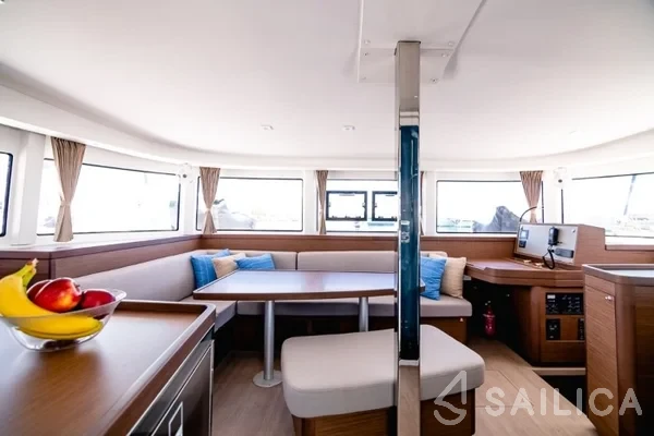 Lagoon 42 - Yacht Charter Sailica