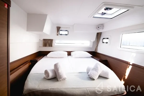 Lagoon 42 - Yacht Charter Sailica