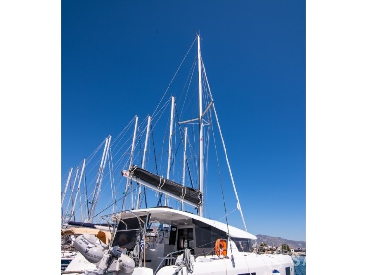 Lagoon 42 - Yacht Charter Sailica