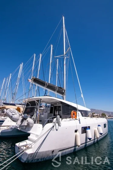Lagoon 42 - Yacht Charter Sailica
