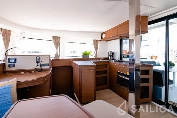 Lagoon 42 - Yacht Charter Sailica