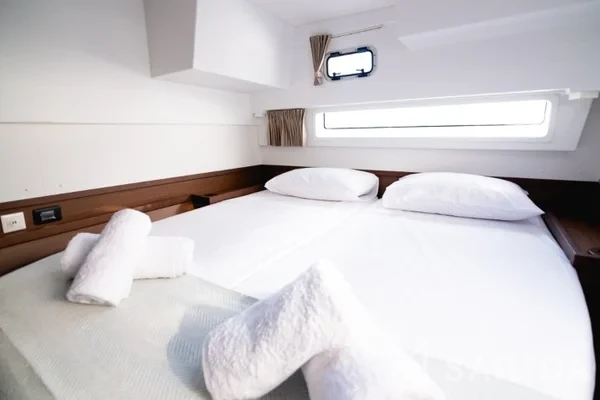Lagoon 42 - Yacht Charter Sailica