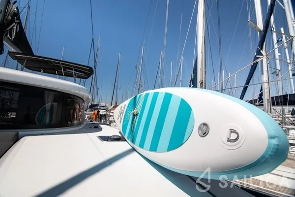 Lagoon 42 - Yacht Charter Sailica