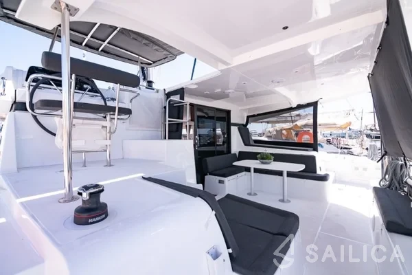 Lagoon 42 - Yacht Charter Sailica