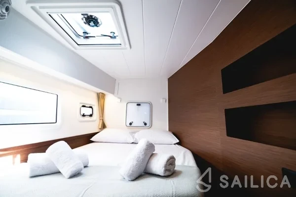 Lagoon 42 - Yacht Charter Sailica