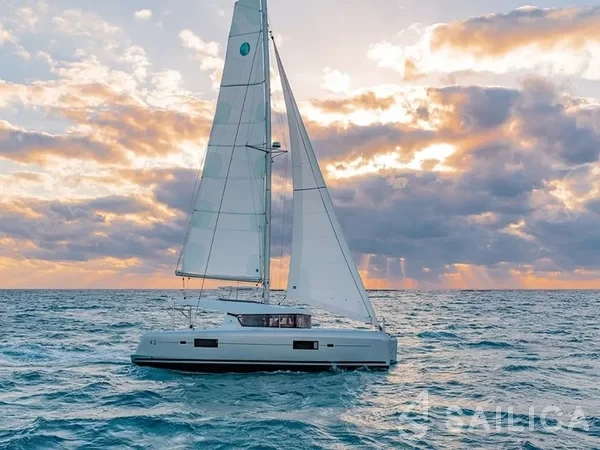 Lagoon 42 - Yacht Charter Sailica