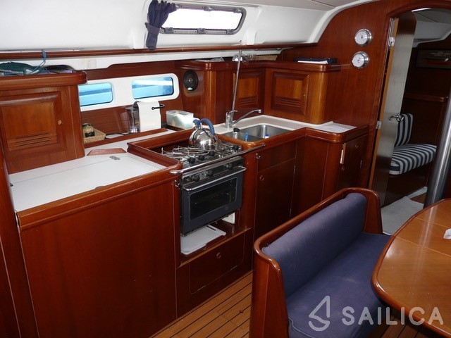 Oceanis 41.1 - Yacht Charter Sailica