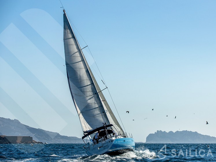 Oceanis 41.1 - Yacht Charter Sailica